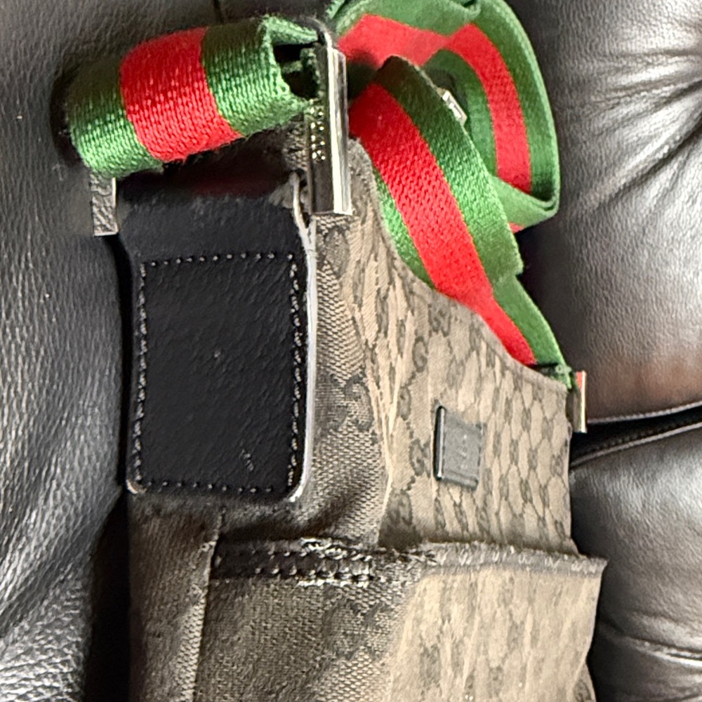 Gucci Sherry Line Black Messenger Bag with Iconic Green and Red Adjustable Strap - Picture 3 of 16